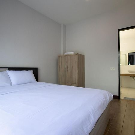 Room 36 Service Apartment Bangkok Exterior photo