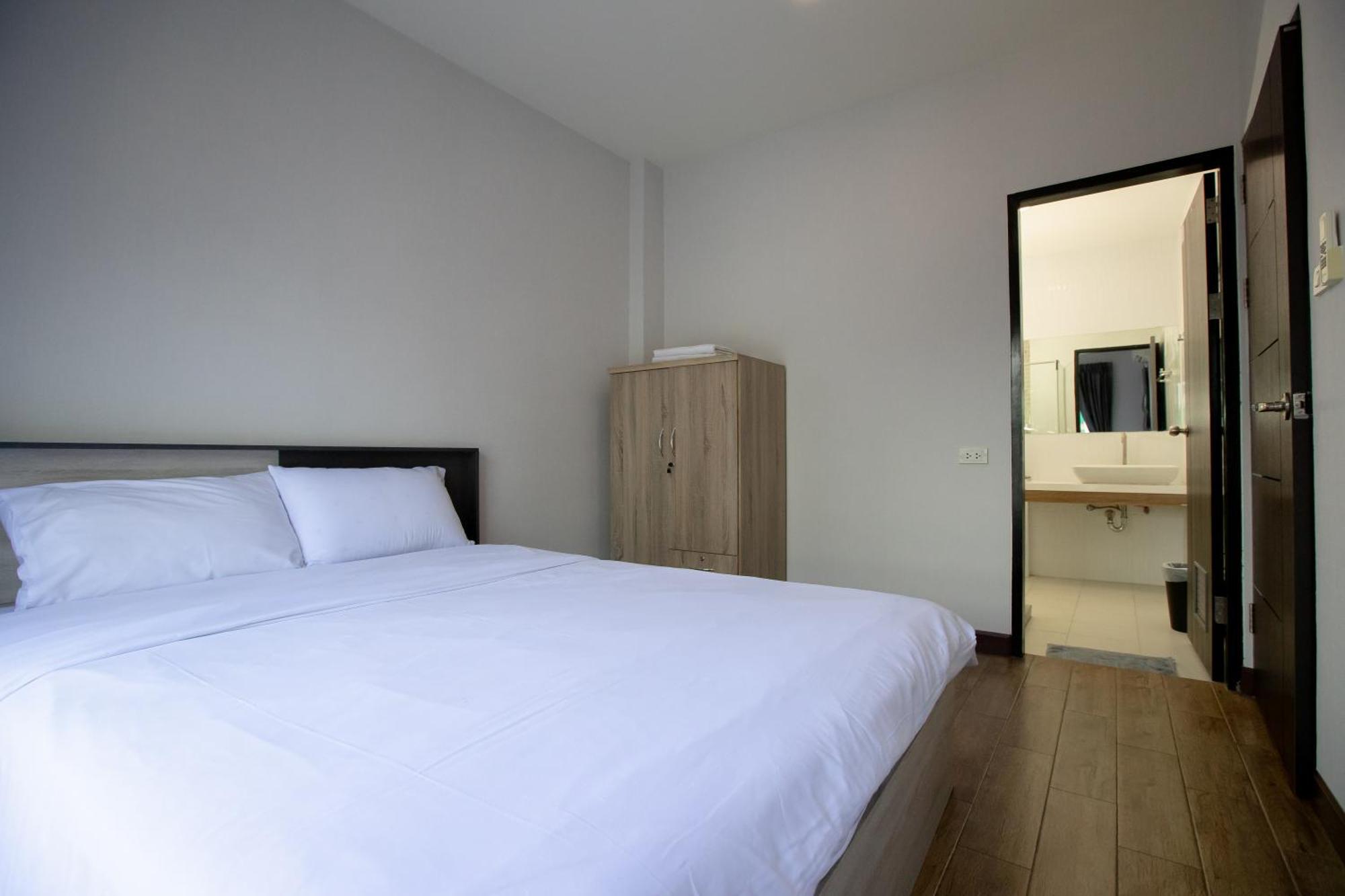 Room 36 Service Apartment Bangkok Exterior photo